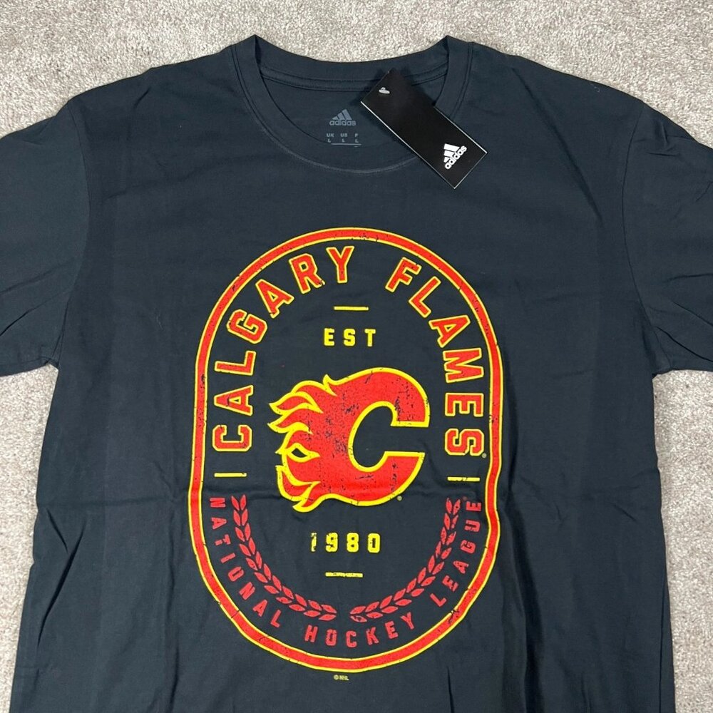 Adidas Mens Large Black Calgary Flames NHL Hockey Short Sleeve T-Shirt NWT - Picture 3 of 7
